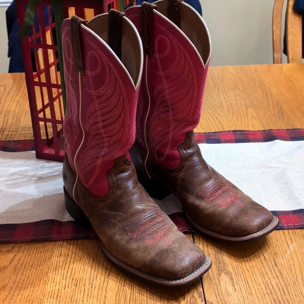 Women's Ariat Square Toe Cowboy Boots